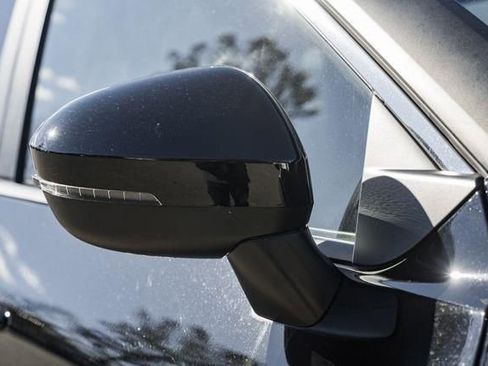 Used 2022 Nissan Rogue SV w/ SV Premium Package image 12