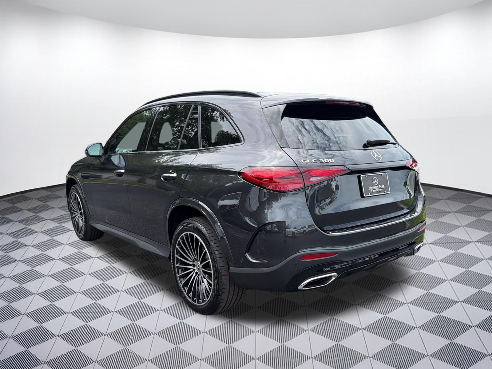 Used 2026 Mercedes-Benz GLC 300 image 3