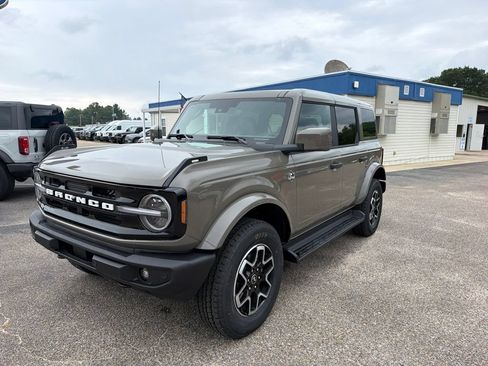 New 2026 Ford Bronco Outer Banks AWD/4WD image 1