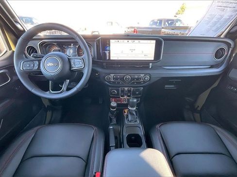 Certified 2025 Jeep Gladiator Rubicon w/ Convenience Group image 15