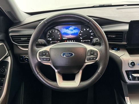 Used 2023 Ford Explorer XLT w/ Equipment Group 202A RWD image 11