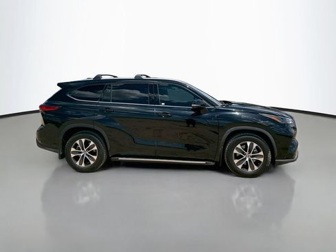 Used 2022 Toyota Highlander XLE FWD image 8