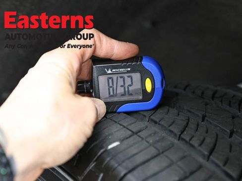 Used 2023 Chevrolet Suburban Premier image 34