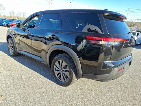 Used 2022 Nissan Pathfinder S image 4