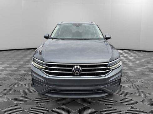 Used 2022 Volkswagen Tiguan SE image 2