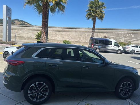 Used 2025 Audi Q5 Premium Plus w/ Premium Plus AWD/4WD image 5