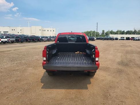 Used 2017 Toyota Tacoma TRD Sport w/ Tow Package (A/T) AWD/4WD image 23