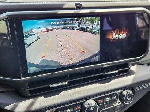 Used 2025 Jeep Wrangler Unlimited Sahara AWD/4WD image 15