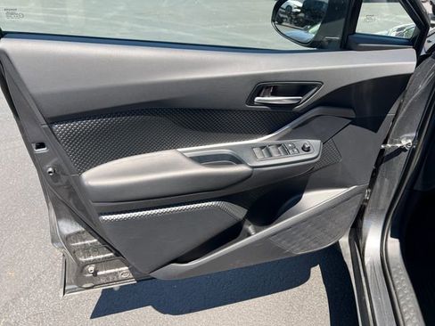 Used 2021 Toyota C-HR LE FWD image 11