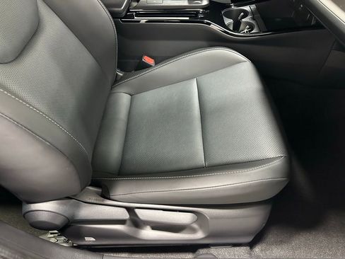 Used 2025 Toyota Prius XLE image 61