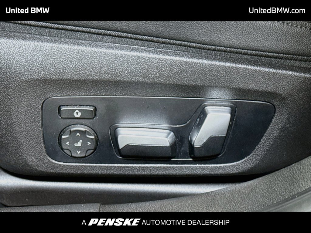 Used 2021 BMW 330i xDrive Sedan w/ M Sport Package AWD/4WD image 11