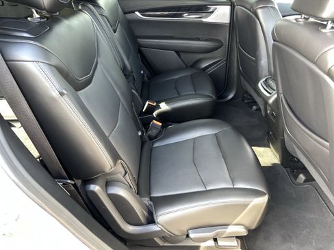 Used 2025 Cadillac XT6 Premium Luxury FWD image 11
