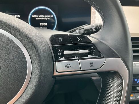 Used 2023 Hyundai Elantra Limited image 7