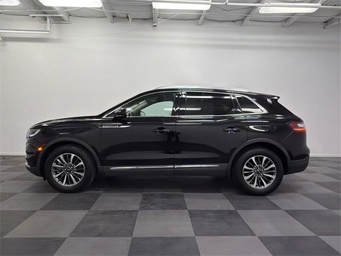 Used 2022 Lincoln Nautilus FWD w/ Premium Package image 4