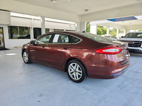 Used 2016 Ford Fusion SE w/ Equipment Group 202A FWD image 3