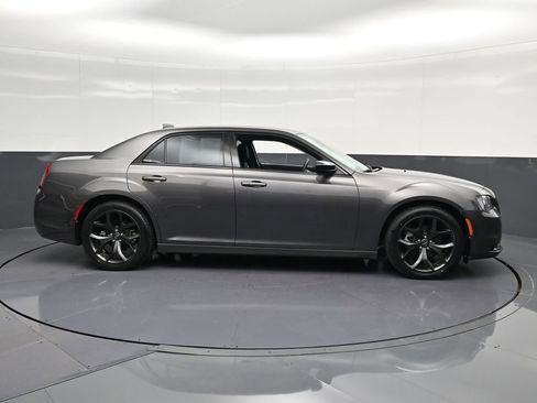 Used 2022 Chrysler 300 Touring w/ Sport Appearance Package RWD image 4