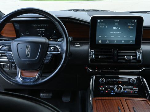 Used 2019 Lincoln Navigator Reserve AWD/4WD image 26