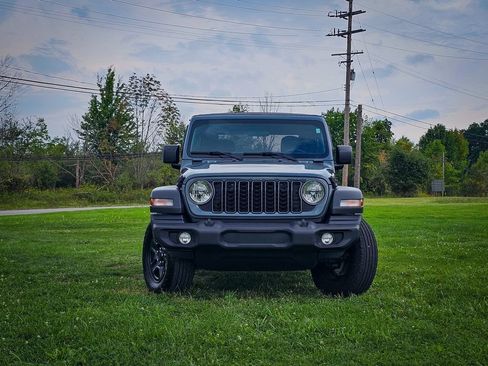 Used 2025 Jeep Wrangler Sport AWD/4WD image 9