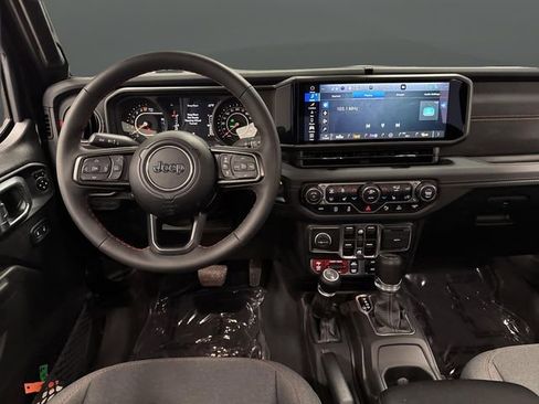 Used 2024 Jeep Gladiator Rubicon w/ Technology Group image 5