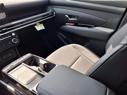 New 2025 Hyundai Tucson Limited image 12