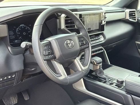 Used 2025 Toyota Sequoia SR5 AWD/4WD image 19
