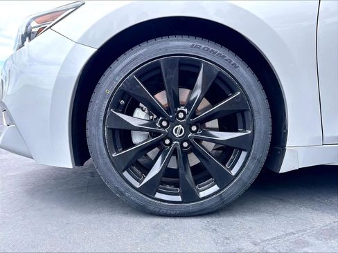 Used 2018 Nissan Maxima SR FWD image 12