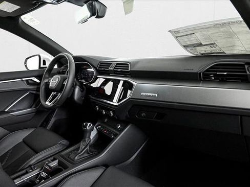 New 2025 Audi Q3 2.0T Premium image 9