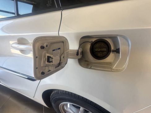 Used 2016 Toyota Prius Three FWD image 17