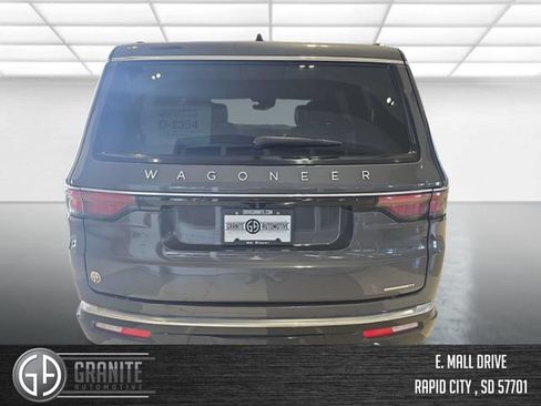 Used 2024 Jeep Wagoneer Series III AWD/4WD image 4