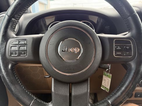 Used 2012 Jeep Wrangler Unlimited Sahara w/ Connectivity Group image 23