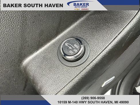 Used 2023 Chevrolet Traverse RS image 20