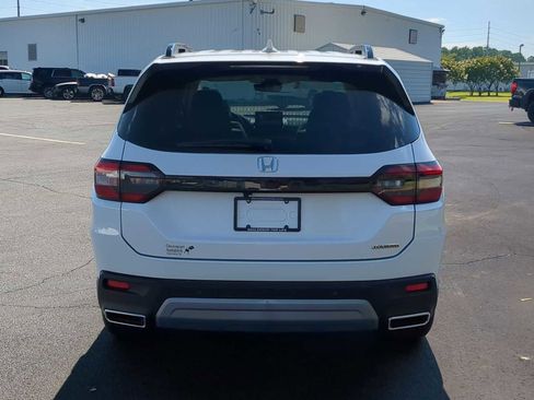 New 2025 Honda Pilot Touring image 7