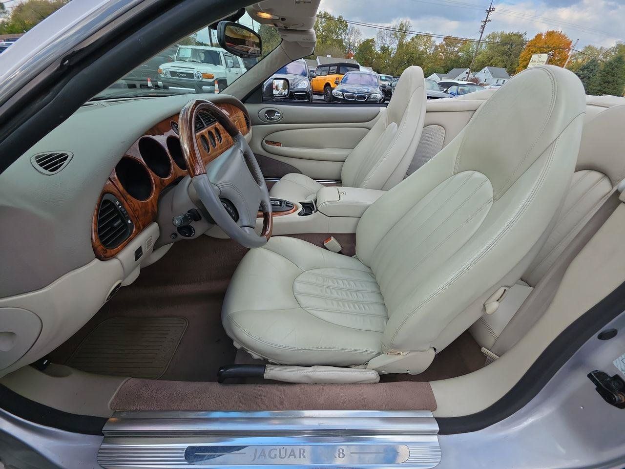 Used 2000 Jaguar XK8 Convertible RWD image 3