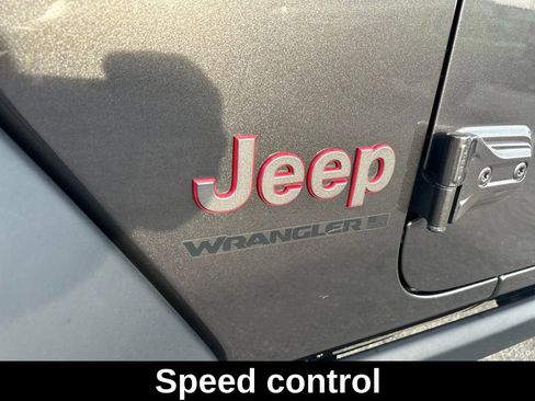 Used 2024 Jeep Wrangler Unlimited Rubicon AWD/4WD image 19