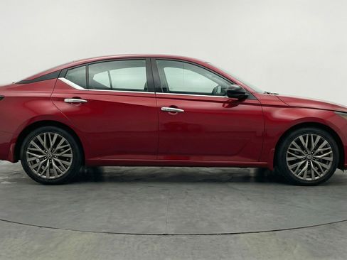 Used 2025 Nissan Altima 2.5 SV FWD image 11