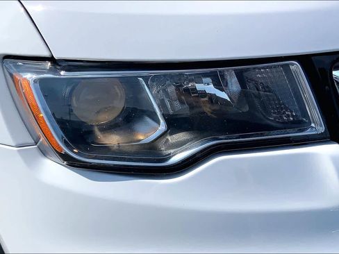 Used 2018 Jeep Grand Cherokee Limited AWD/4WD image 27