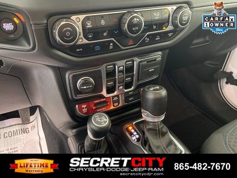 Used 2024 Jeep Wrangler Unlimited Rubicon 4xe w/ Technology Group AWD/4WD image 23