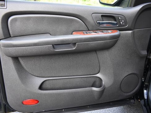 Used 2009 GMC Sierra 1500 SLT w/ Suspension Package, Off-Road image 16