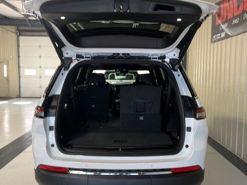 New 2025 Jeep Grand Cherokee L Limited image 9