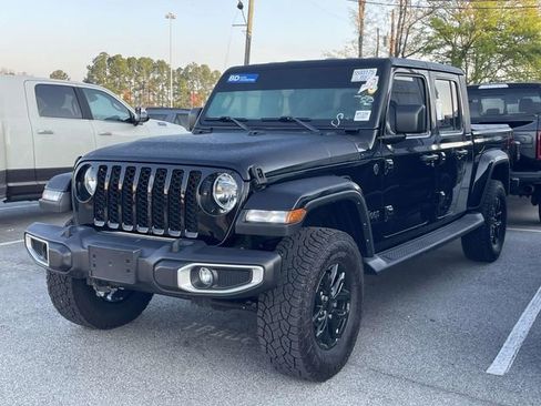 Used 2023 Jeep Gladiator Sport image 9