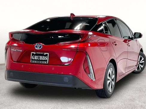Used 2018 Toyota Prius Prime Advanced FWD image 2