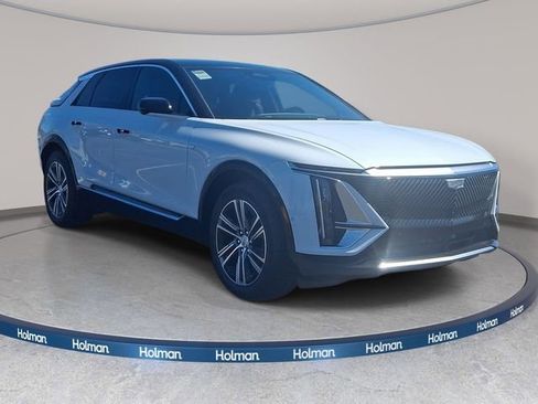 New 2026 Cadillac Lyriq Luxury AWD/4WD image 2