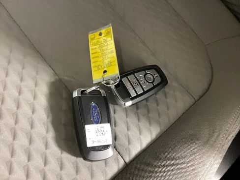 Used 2022 Ford Escape SE w/ SE Sport Appearance Package image 33