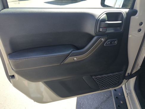 Used 2018 Jeep Wrangler Sport AWD/4WD image 14
