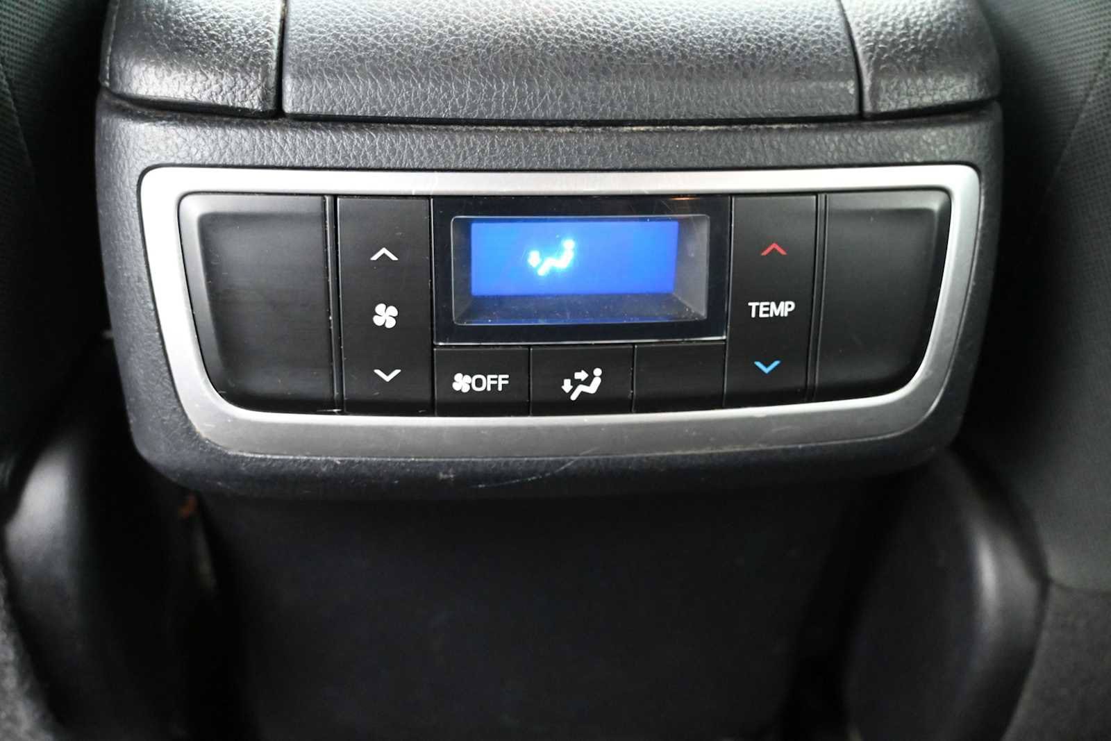 Used 2019 Toyota Highlander LE AWD/4WD image 13