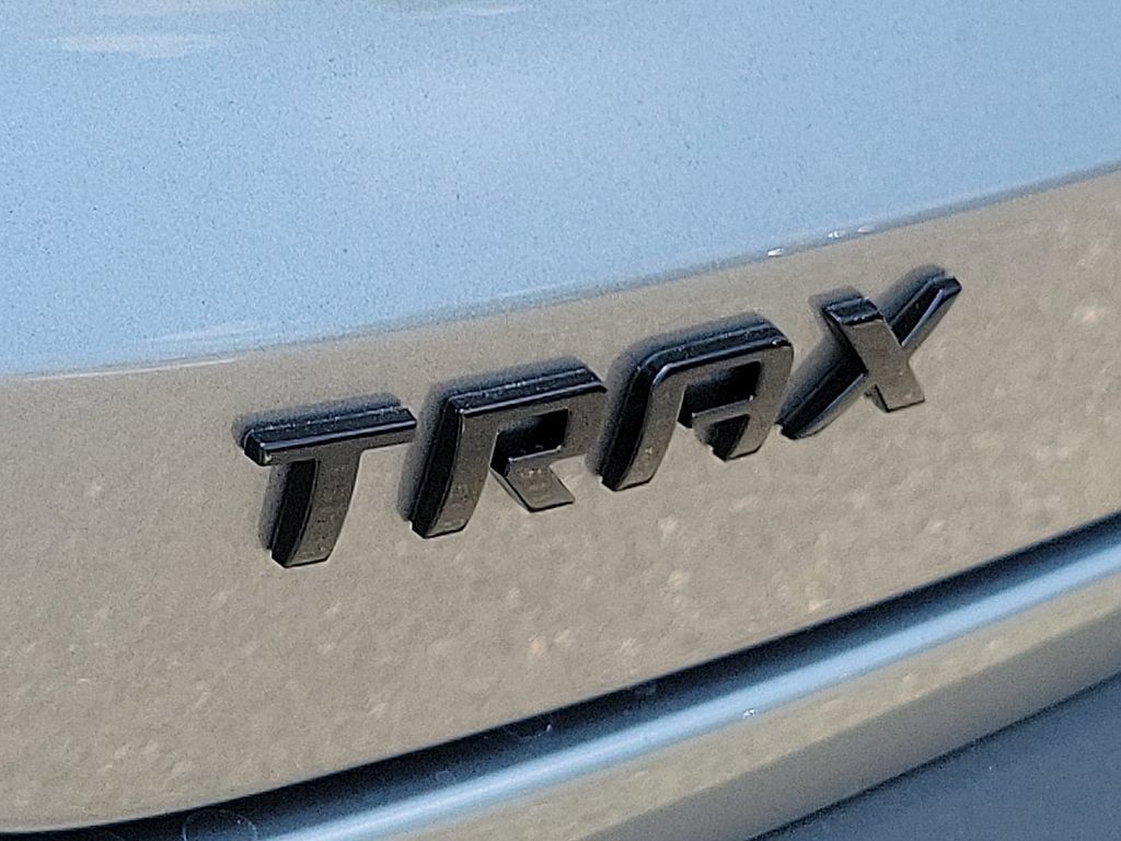New 2026 Chevrolet Trax RS w/ Sunroof Package FWD image 5