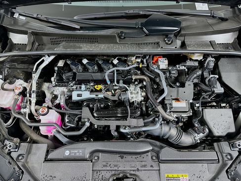 Used 2025 Toyota Prius LE image 31