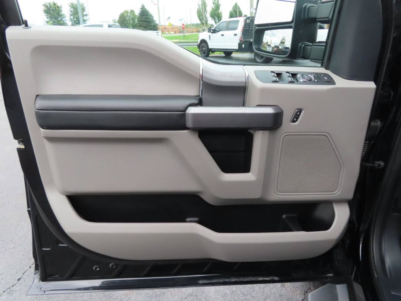 Used 2022 Ford F350 XLT w/ Black Appearance Package AWD/4WD image 21
