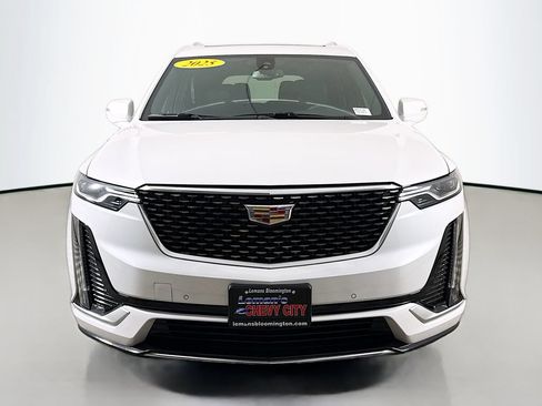 Used 2025 Cadillac XT6 Luxury FWD image 2