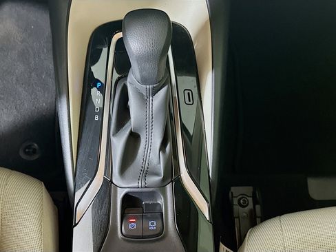 Used 2022 Toyota Corolla LE image 24